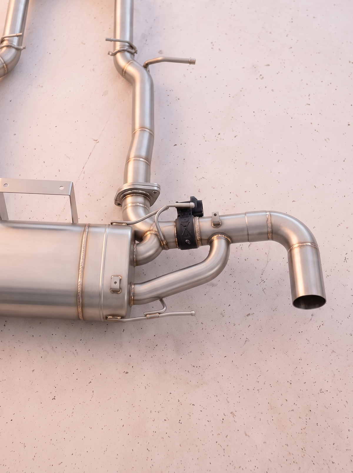 Silencieux arrière inox de la ligne d'échappement ROG pour Aston Martin DB11 V8 4.0