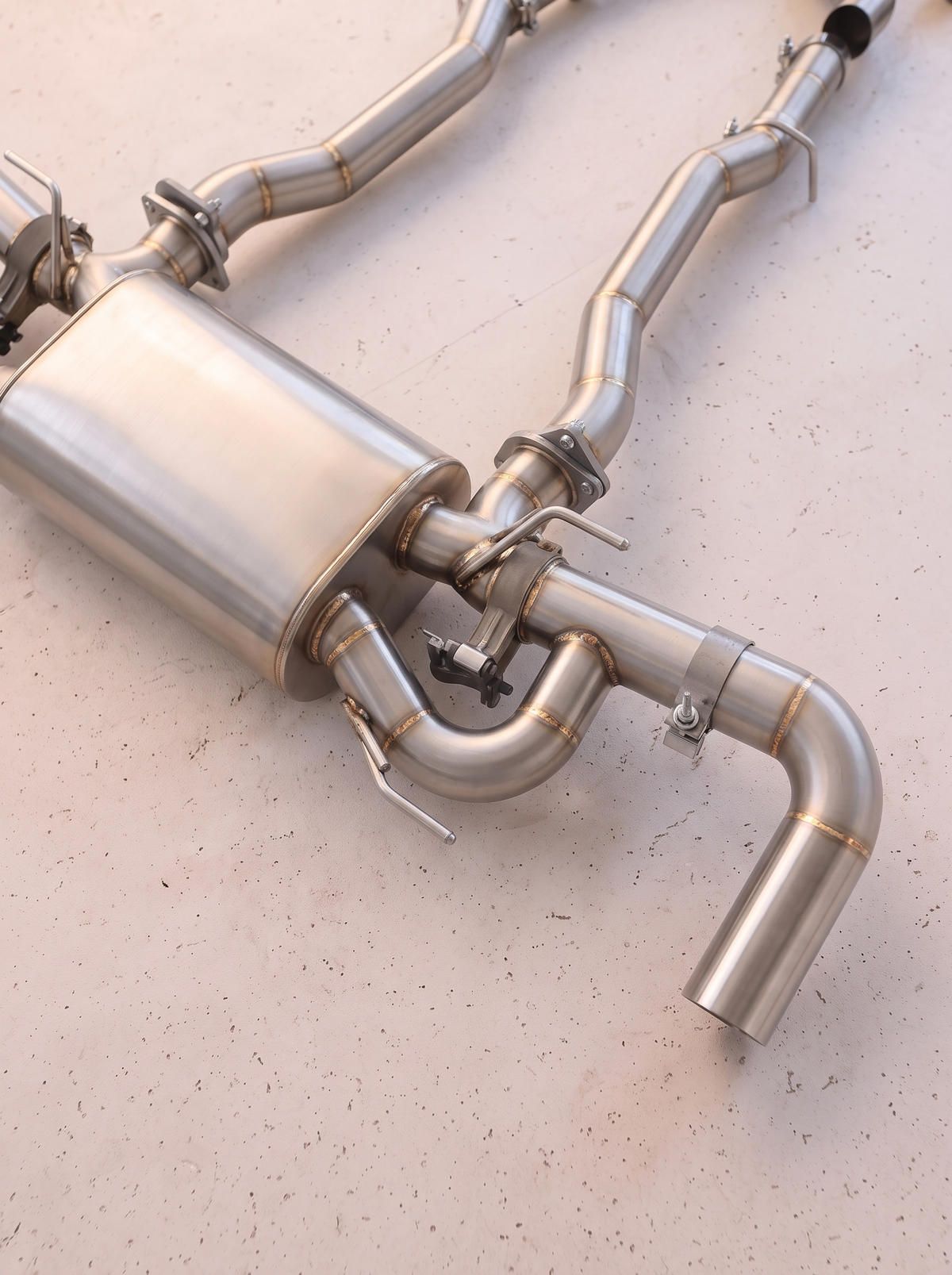 Silencieux arrière inox de la ligne d'échappement ROG pour Aston Martin DB12 V8 4.0