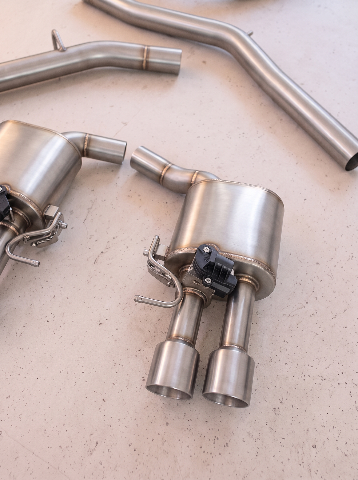 Silencieux arrière inox de la ligne d'échappement ROG pour Audi A6 C8 2.0 TFSI