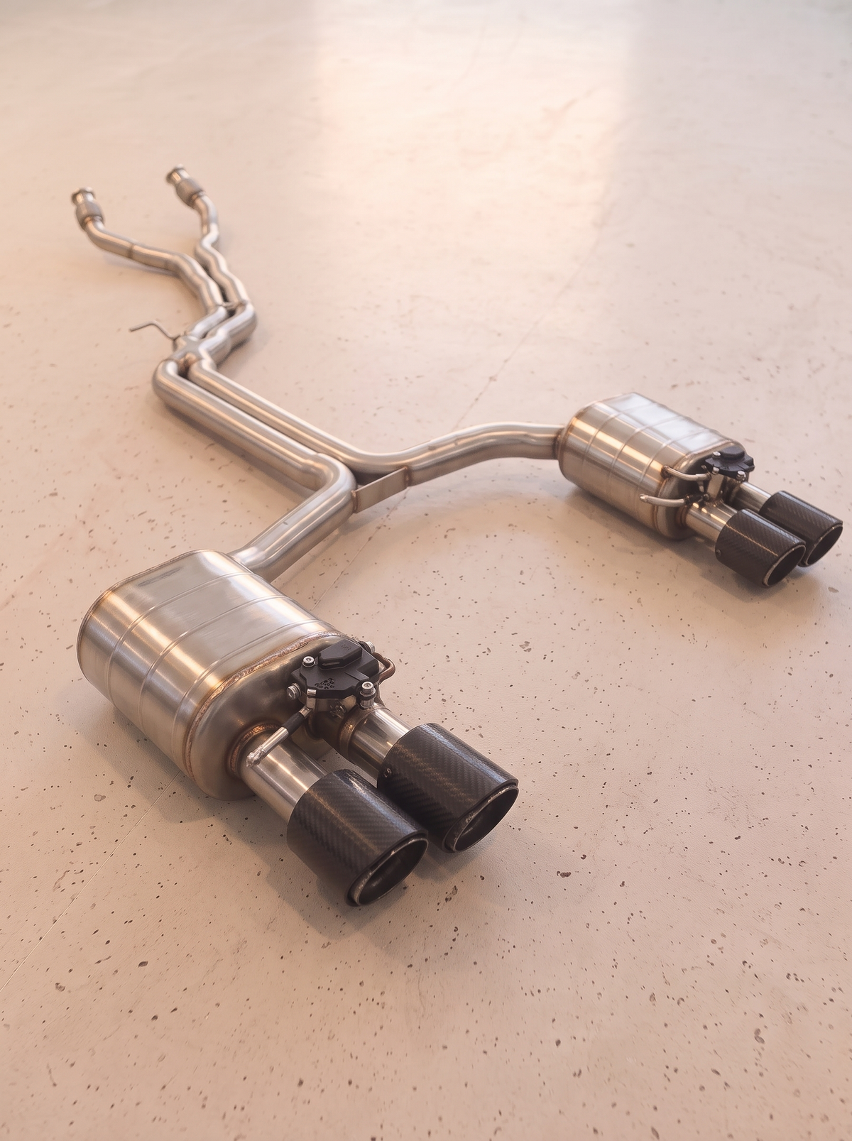Ligne d'échappement sport inox ROG pour Audi S5 B8 Coupé 4.2 V8, vue au sol