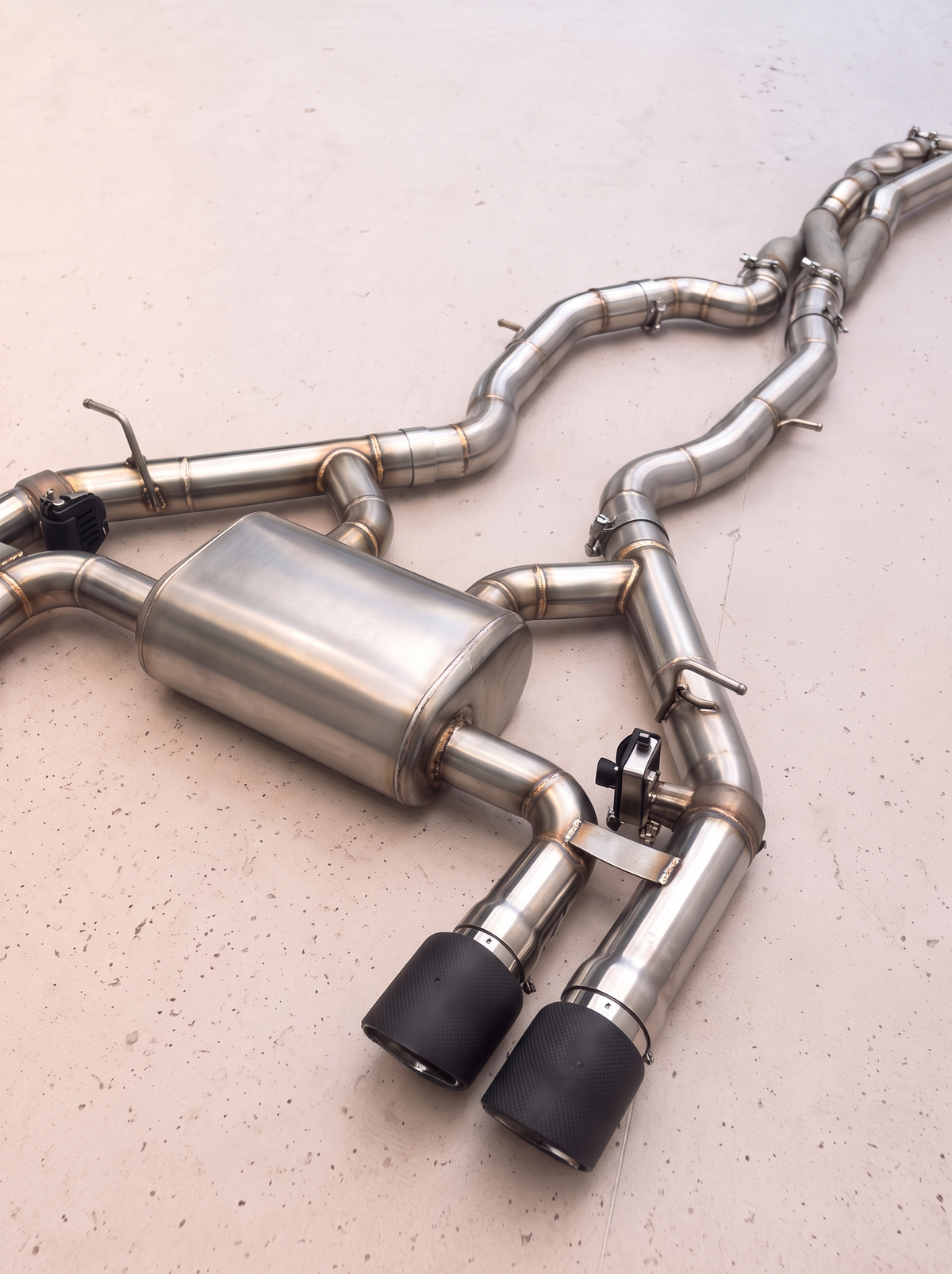 Ligne d'échappement ROG Z-pipe pour BMW M2 Competition F87 3.0T, vue au sol