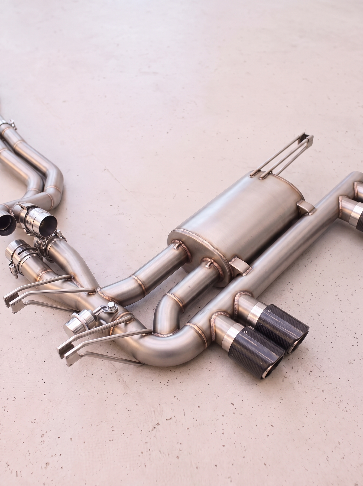 Ligne d'échappement sport inox ROG pour BMW M3 E46 L6 3.2L, vue au sol