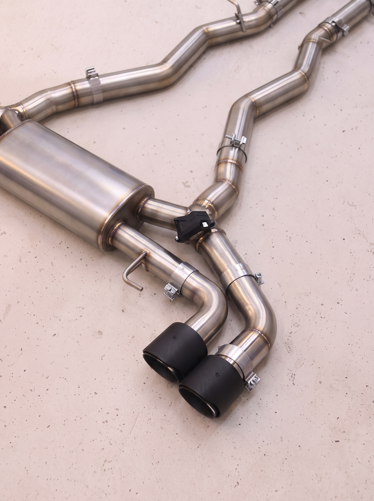 Silencieux arrière inox de la ligne d'échappement ROG pour BMW M8 F91 / F92 / F93 4.4T