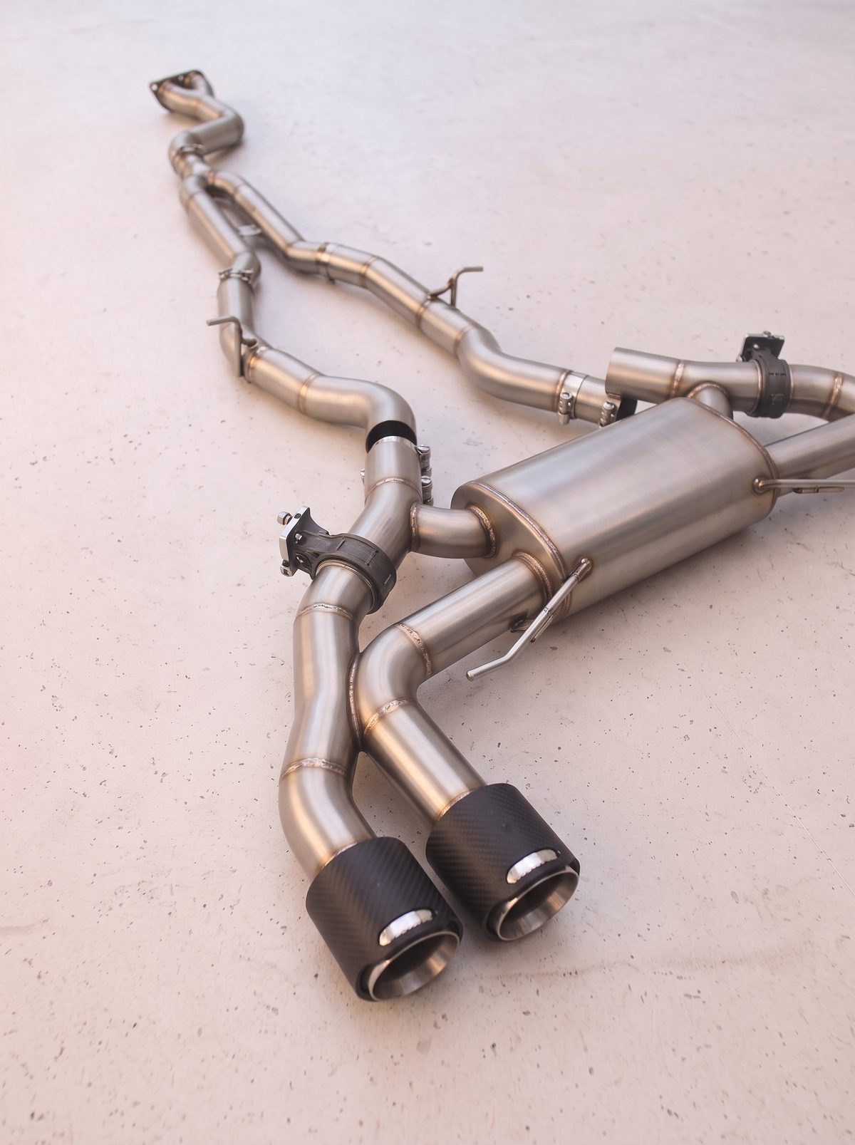 Ligne d'échappement sport inox ROG pour BMW X4 M F98 3.0T, vue au sol