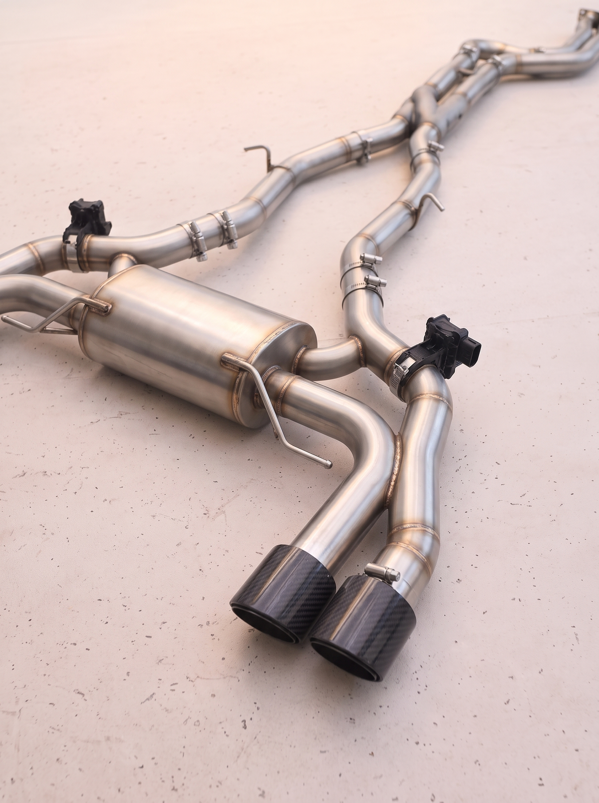 Ligne d'échappement ROG Z-pipe pour BMW X4 M F98 3.0T, vue au sol
