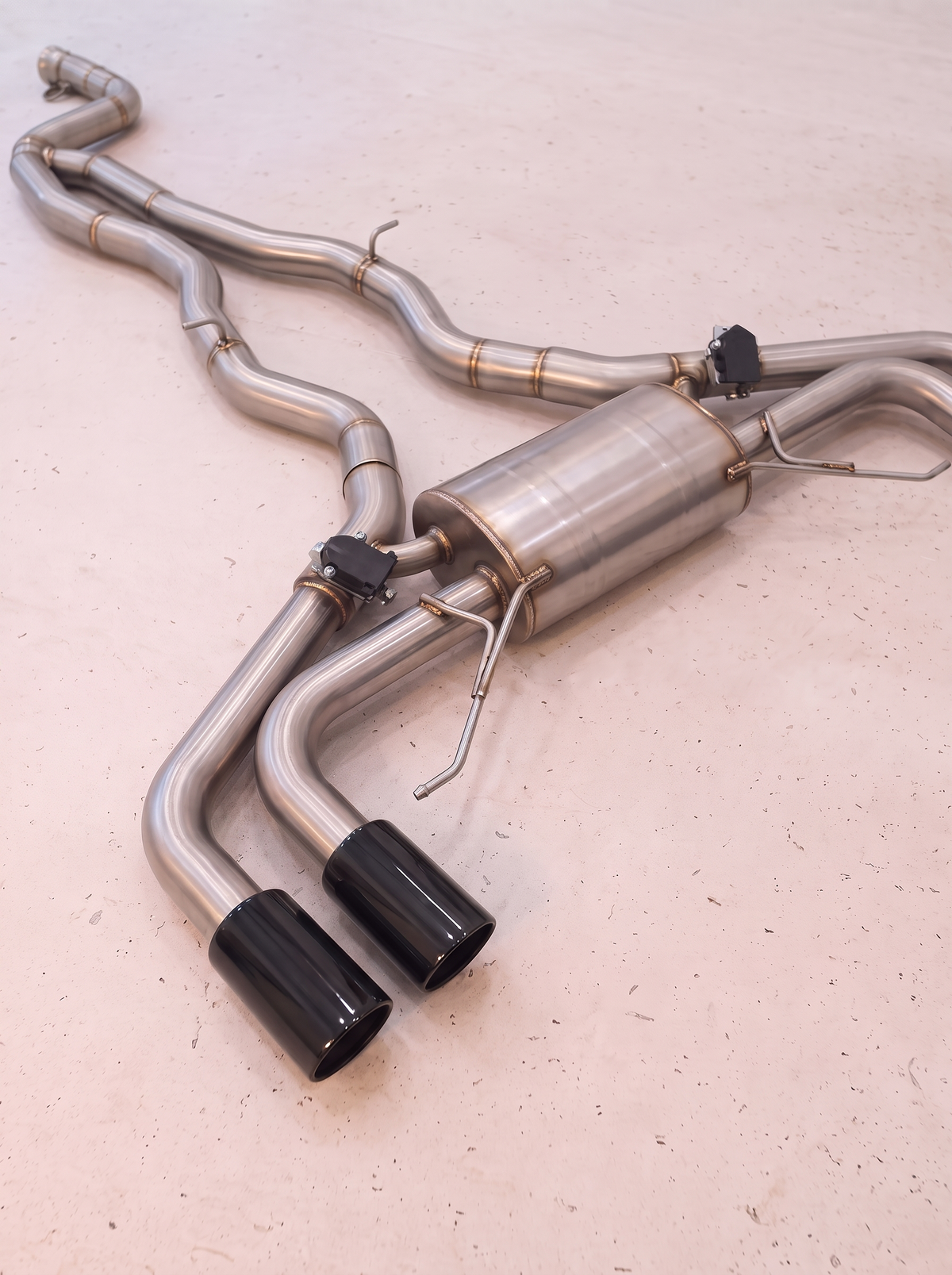 Ligne d'échappement sport inox ROG pour BMW X4 G02 2.0T, vue au sol
