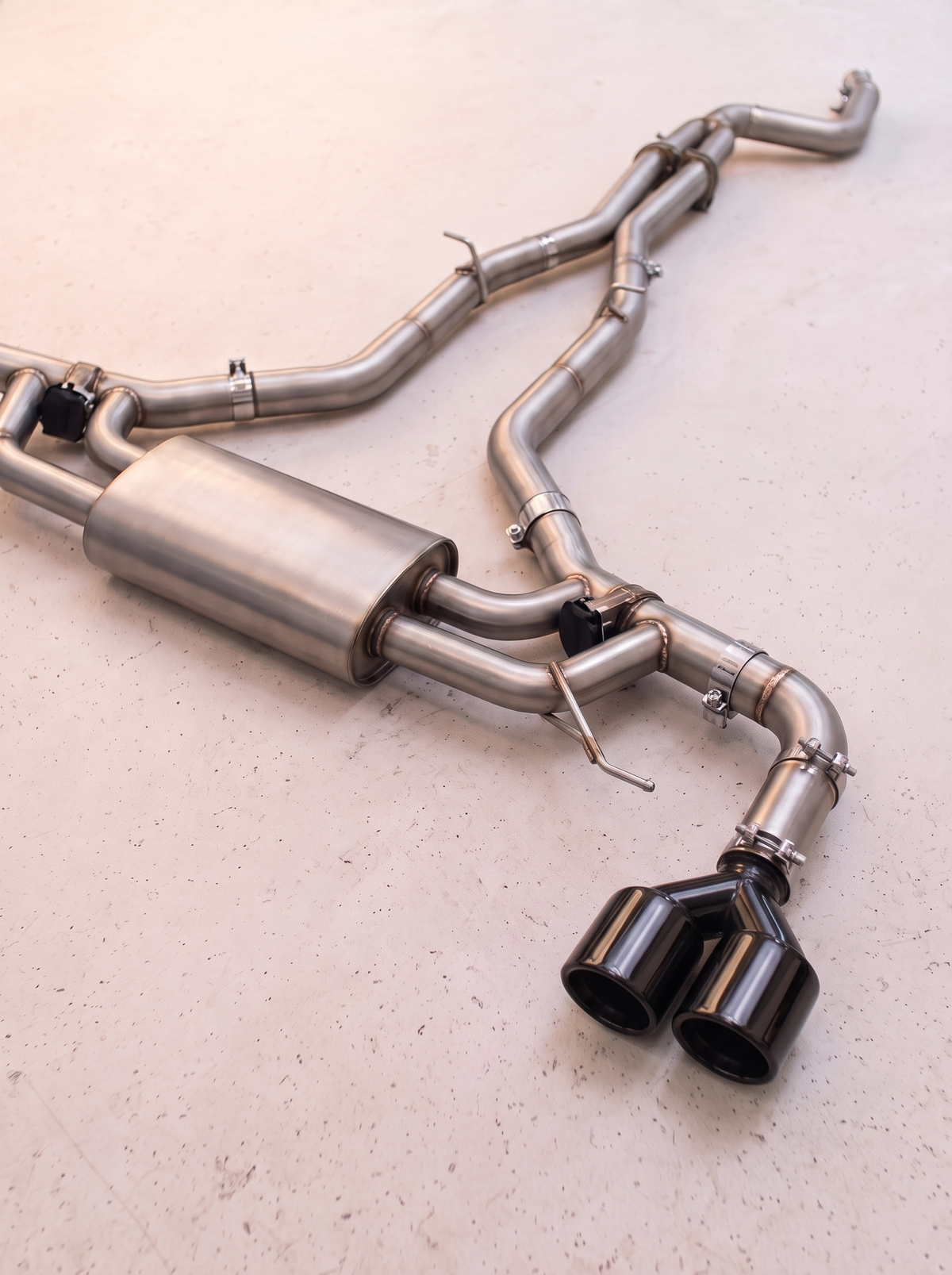 Ligne d'échappement sport inox ROG pour BMW X6 40i B58 G06 3.0T, vue au sol