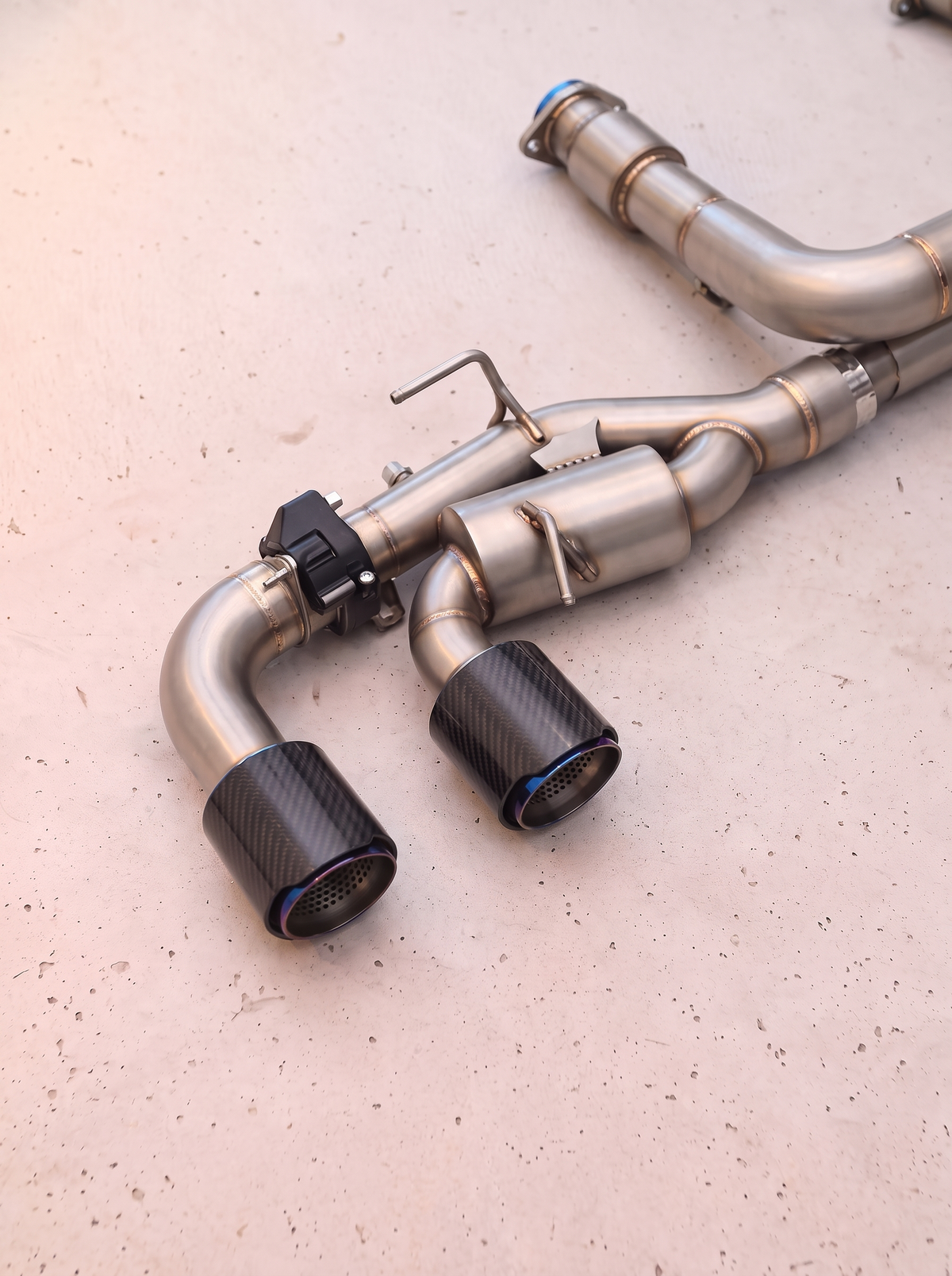 Silencieux arrière inox de la ligne d'échappement ROG pour Chevrolet Corvette Stingray C8 Z51