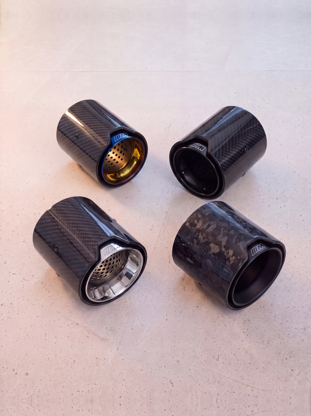Embouts d'échappement carbone style M Performance BMW : carbone brillant, forgé, intérieur titane bleui ou noir
