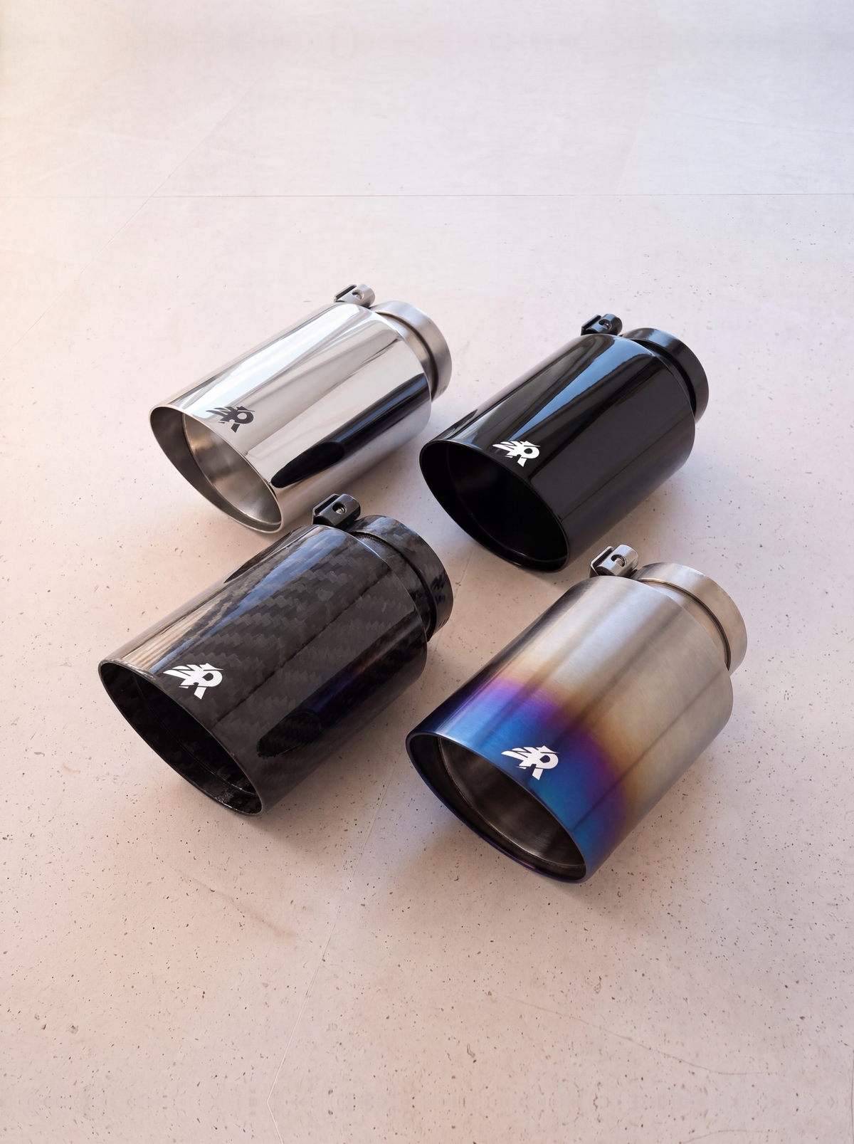 Embouts d'échappement ROG : inox poli, noir brillant, carbone et titane bleui