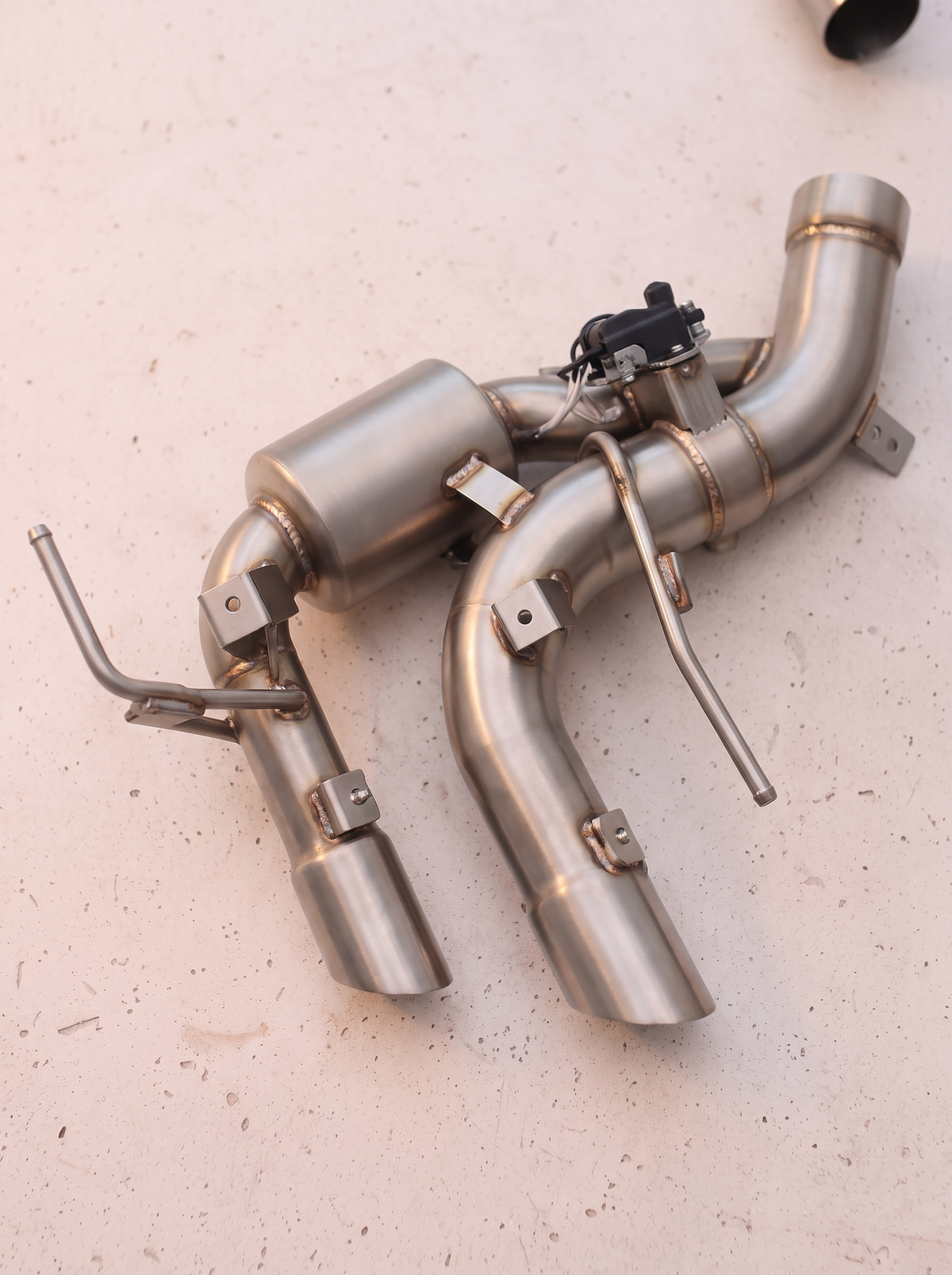 Silencieux arrière inox de la ligne d'échappement ROG pour Ferrari Purosangue 6.5 V12
