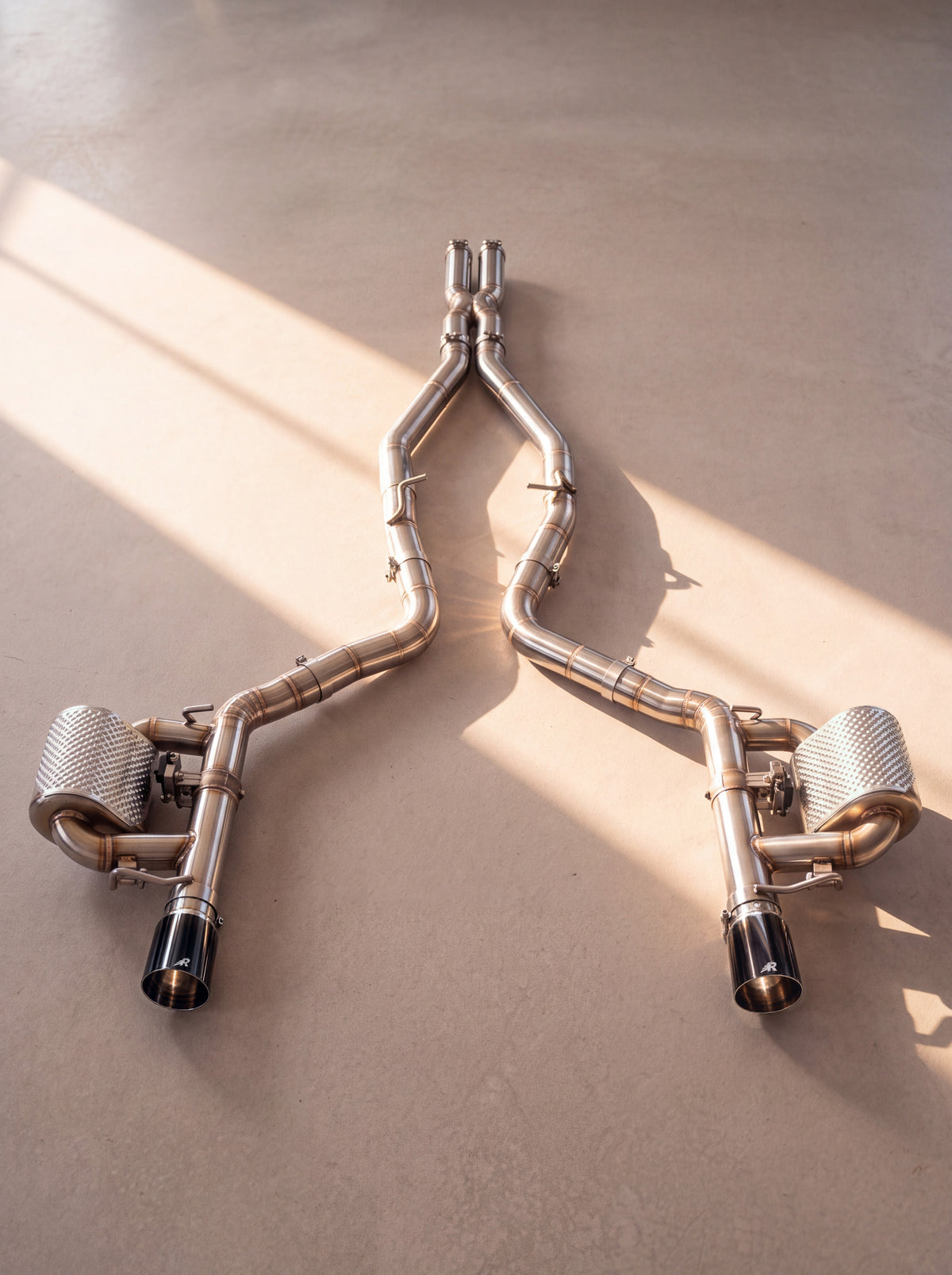 Ligne d'échappement titane brossé à clapets pour Dodge Challenger R/T HEMI V8 5.7 (2009-2014), son pur sans résonateur, embouts Rog noir brillant - RogMotorsport