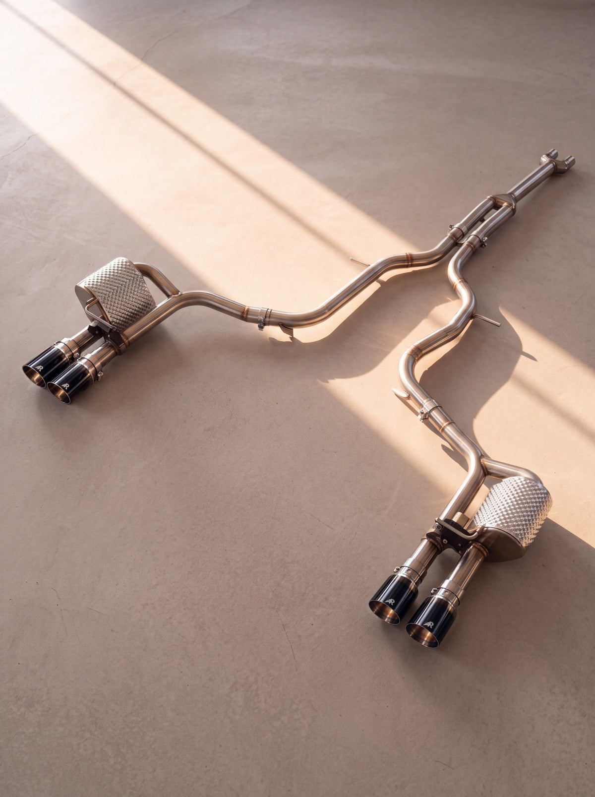 Sportseksos med klaffer i børstet titan for Porsche Panamera S 970.2 V6 3.0 biturbo (2014-2016), ren lyd uten resonator, Rog-endestykker i blank svart - RogMotorsport