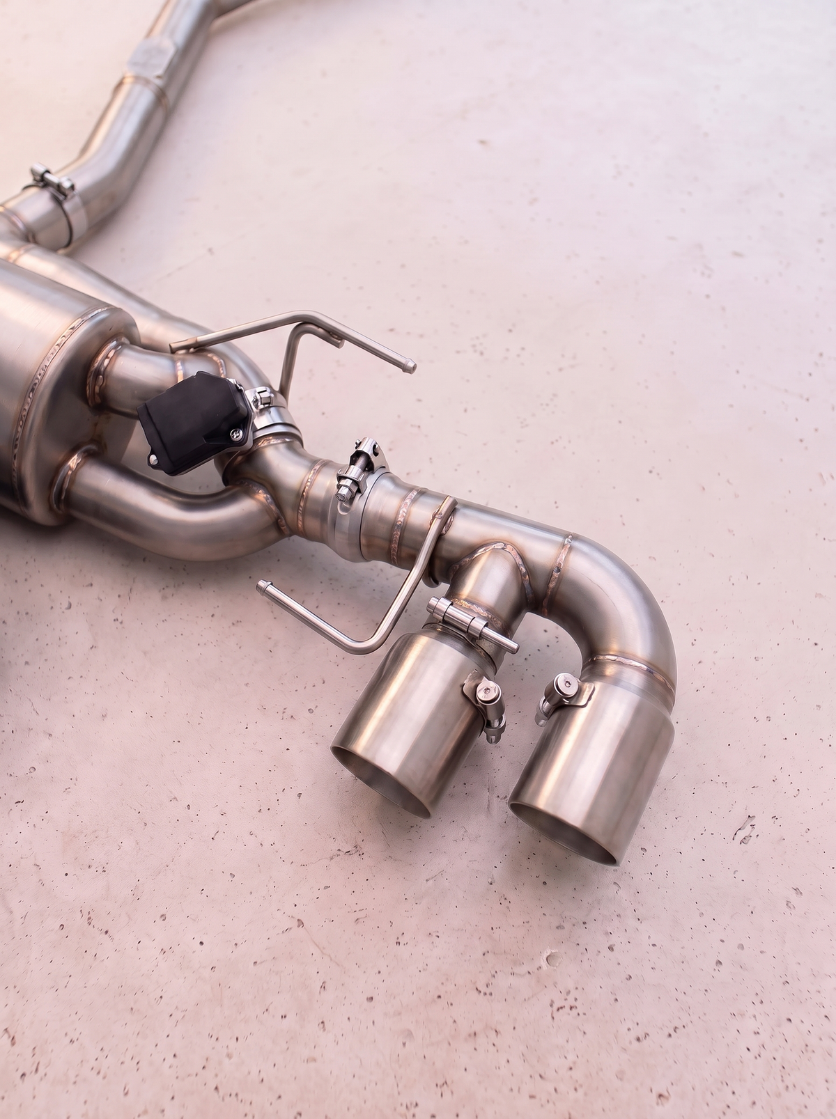 Silencieux arrière inox de la ligne d'échappement ROG pour Maserati Grecale 2.0 Turbo