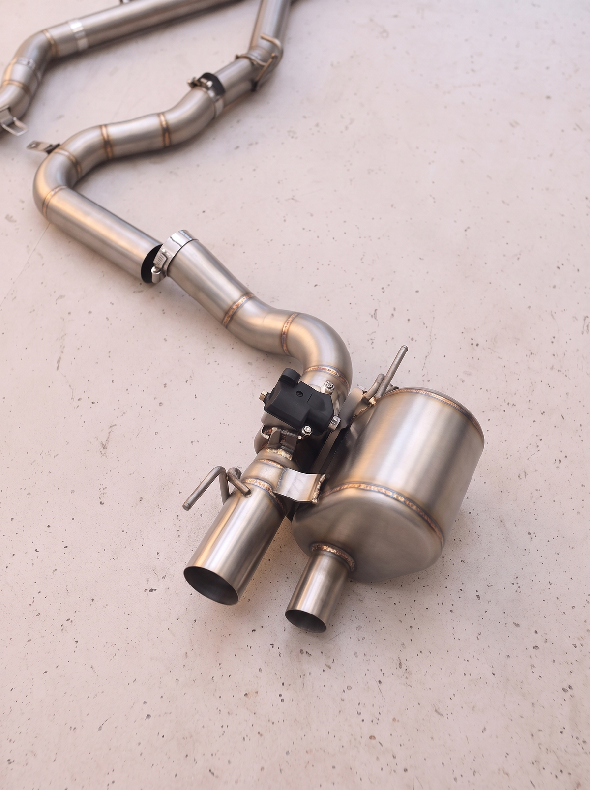 Silencieux arrière inox de la ligne d'échappement ROG pour Maserati Levante V6 3.0
