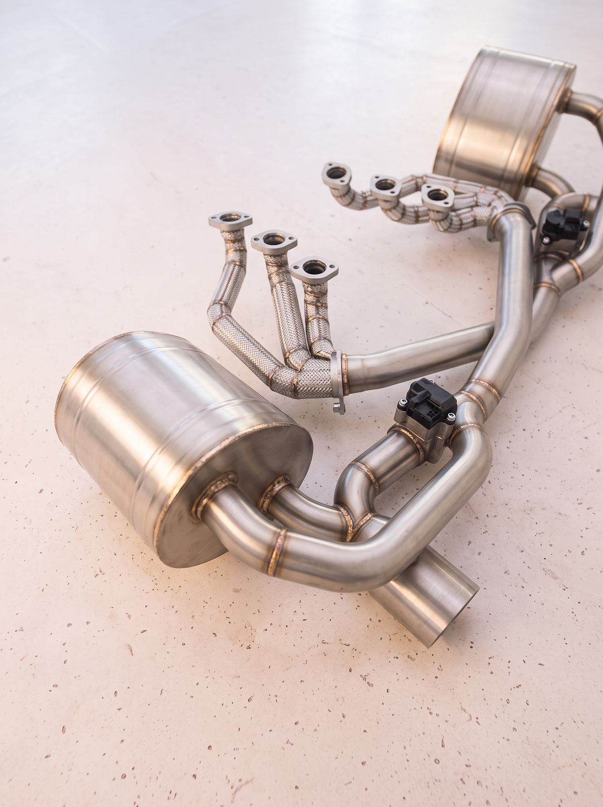 Ligne d'échappement sport inox ROG pour Porsche 911 Carrera 3.6 type 993, vue au sol