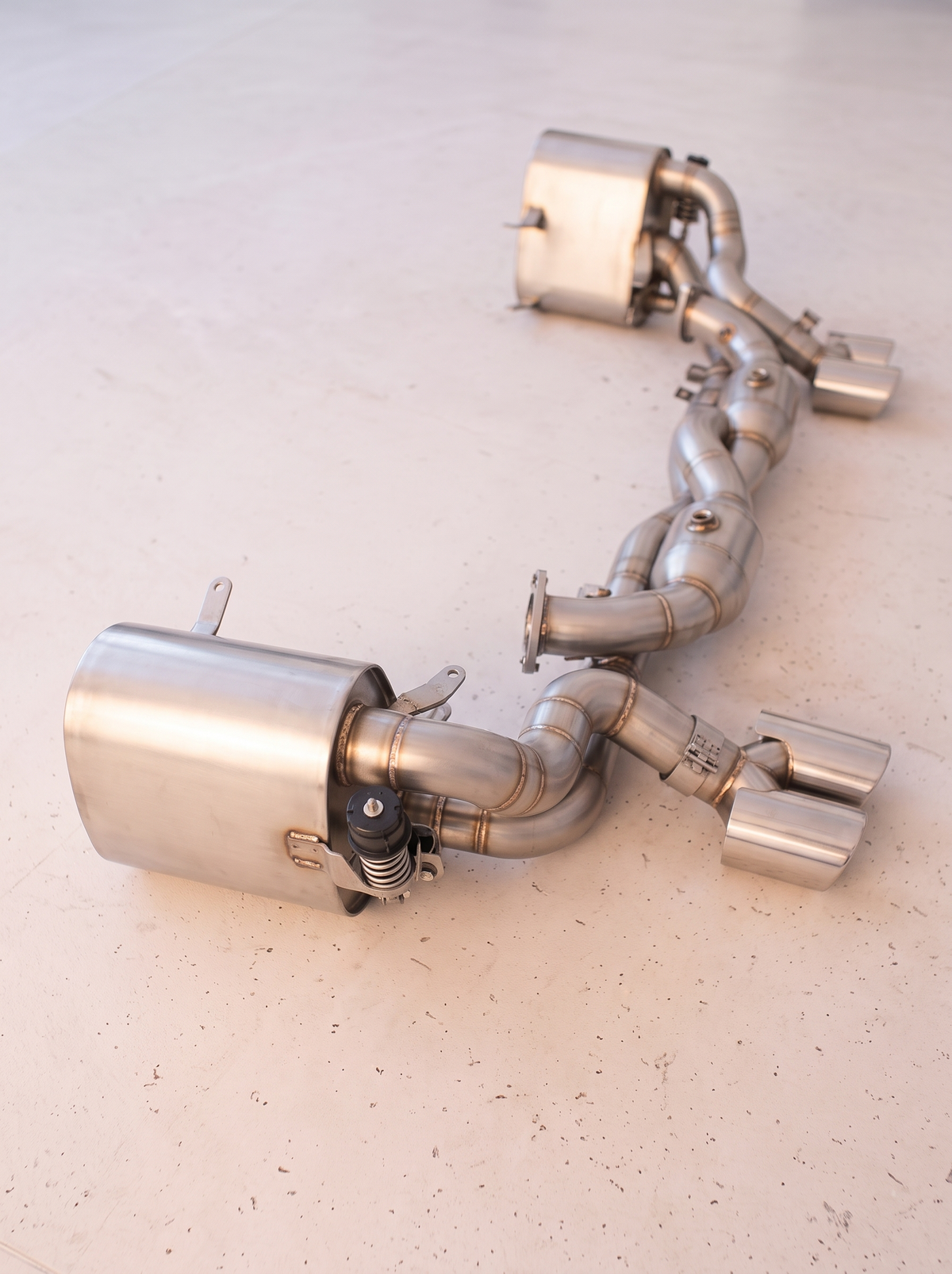 Ligne d'échappement sport inox ROG pour Porsche 911 Carrera type 997.2, vue au sol