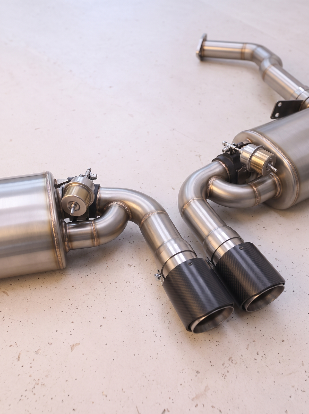 Ligne d'échappement sport inox ROG pour Porsche Boxster / Cayman type 987.2, vue au sol