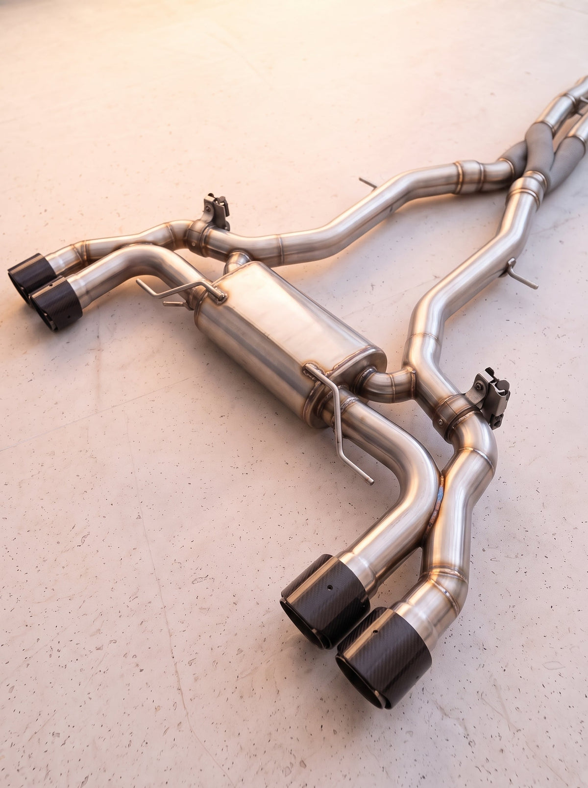 Ligne d'échappement ROG Z-pipe pour BMW X3 M F97 3.0T, vue au sol